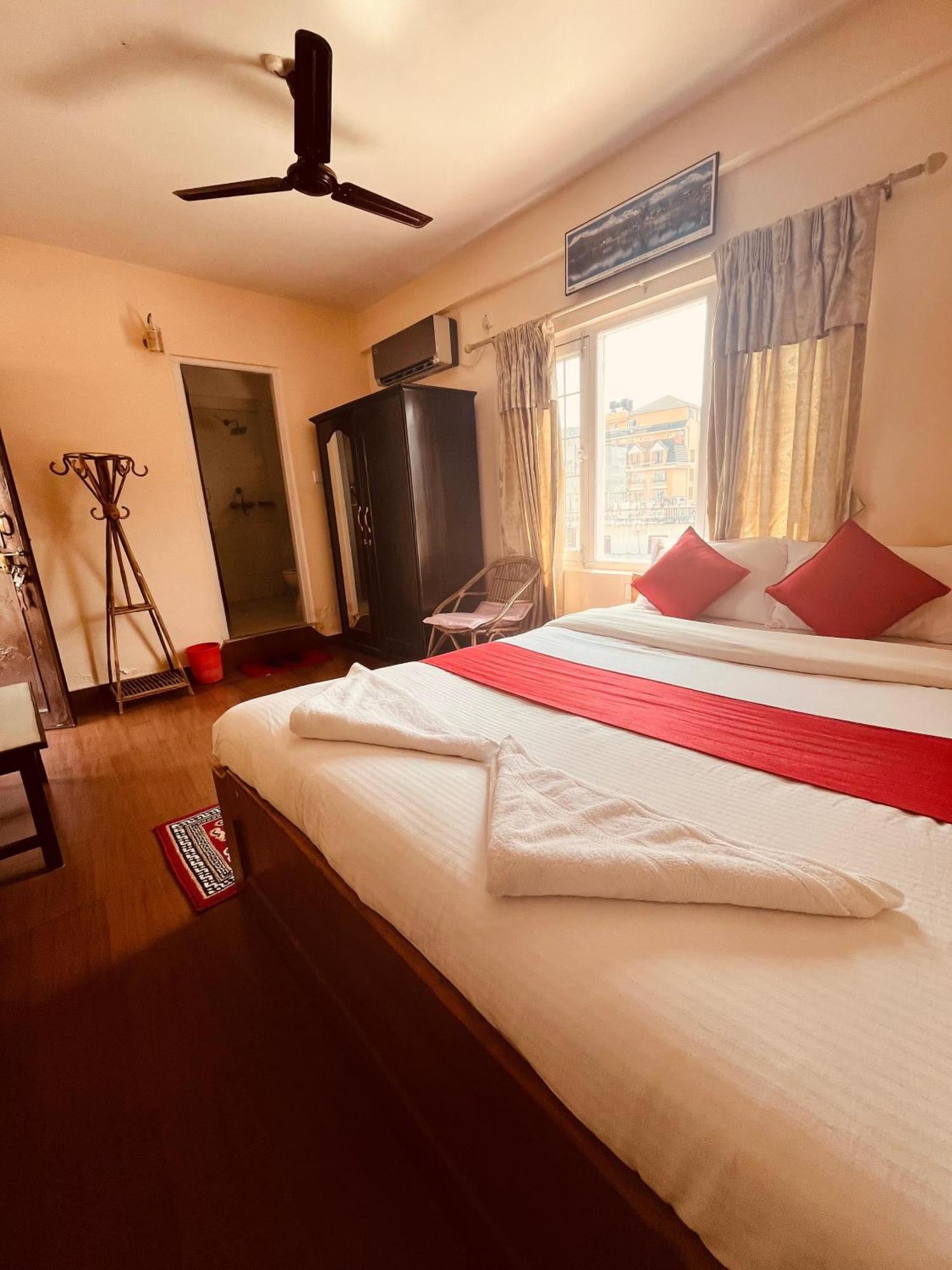 Hotel Global Inn Покхара Екстер'єр фото