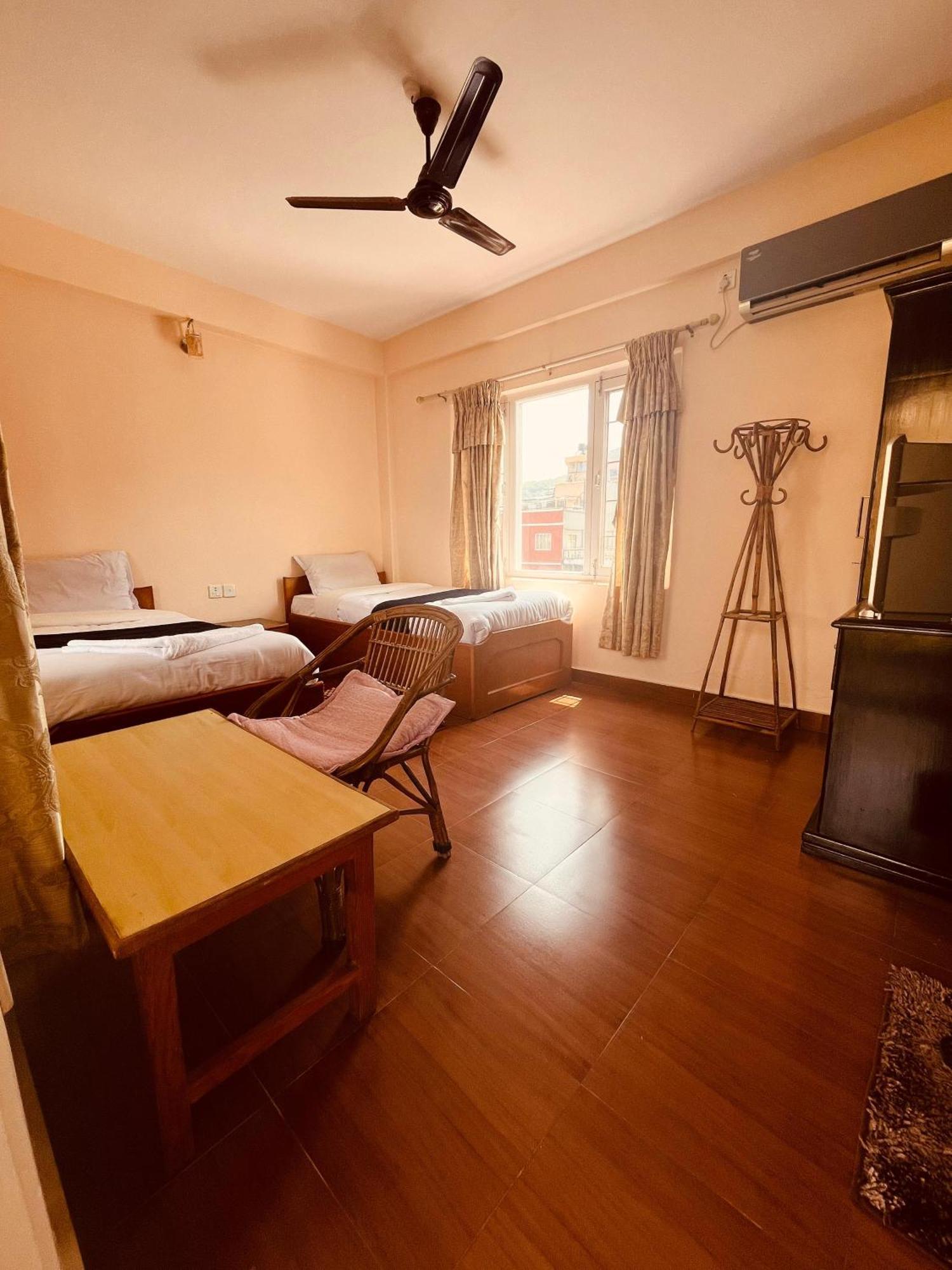Hotel Global Inn Покхара Екстер'єр фото